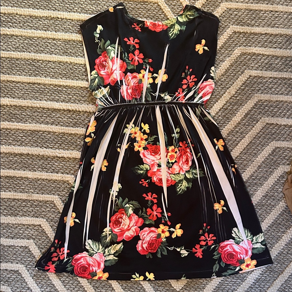 Elegant Floral Backless Dress in Black